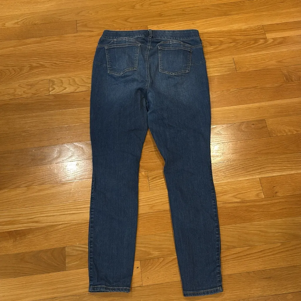 Torrid women’s Bombshell  Skinny Jeans size 16R . - Image 9