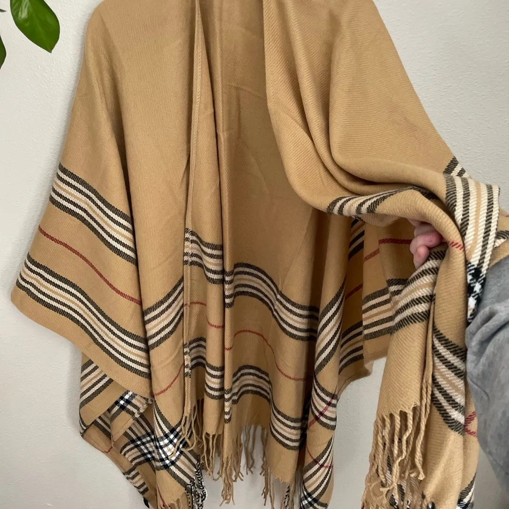 Tan cape/shawl/wrap Size undefined - Image 3