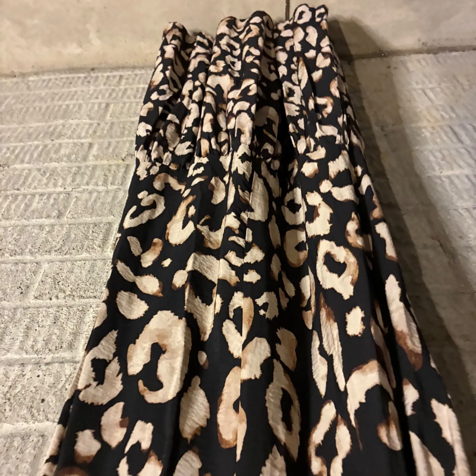 H M Women S Leopard Print V Neck Midi Dress Black Tan Sleeveless Casual - Image 2