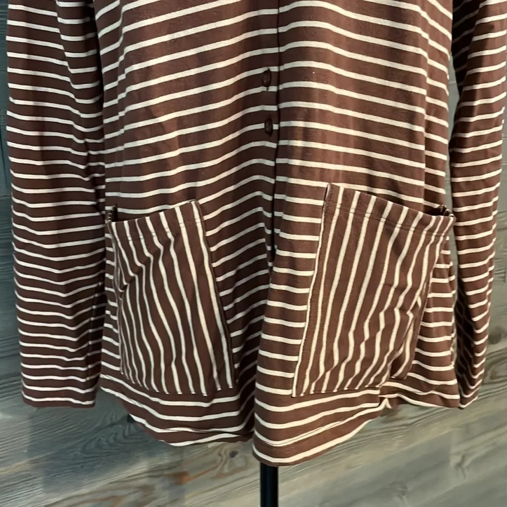 EUC, Isaac Mizrahi live hooded, long sleeve button down sweatshirt - Image 3