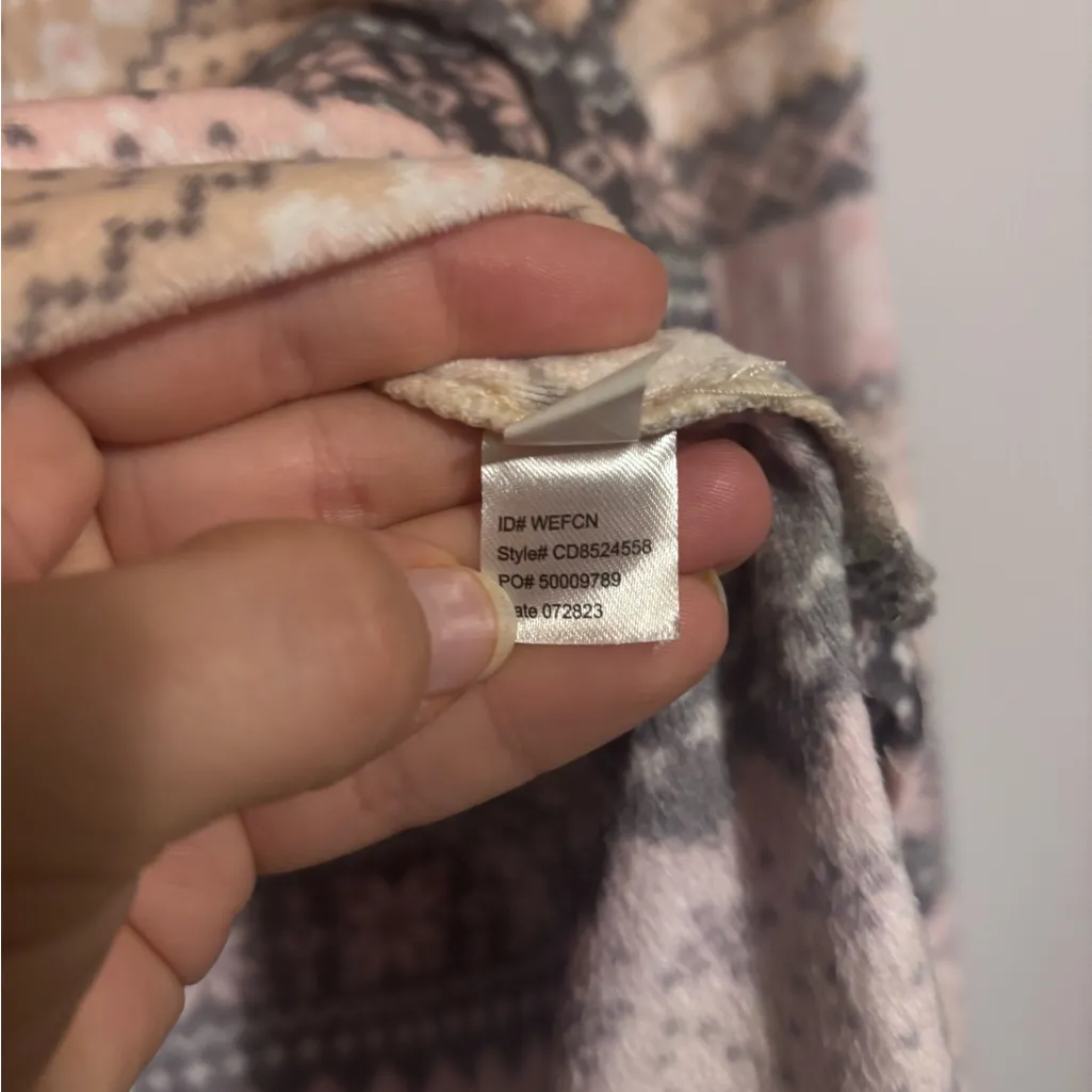 Cuddl Duds Pink and Gray Aztec Fair Isle Patterned Soft Sweater Top - Image 5