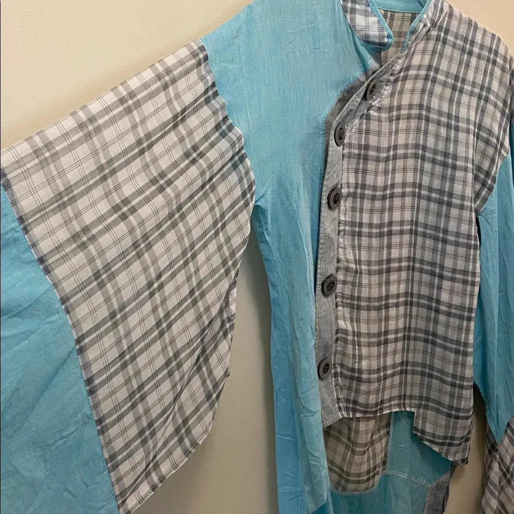 Nuvula beautiful plaid wide arm elegant statement top size small Blue - Image 2