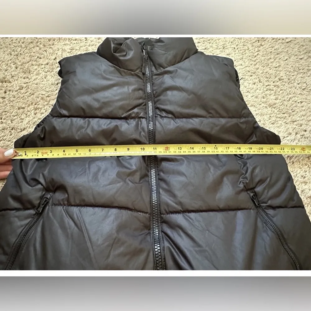 Old Navy Women's Black Sleeveless Winter Zipper Puffer Vest Jacket Size Med Tall - Image 5