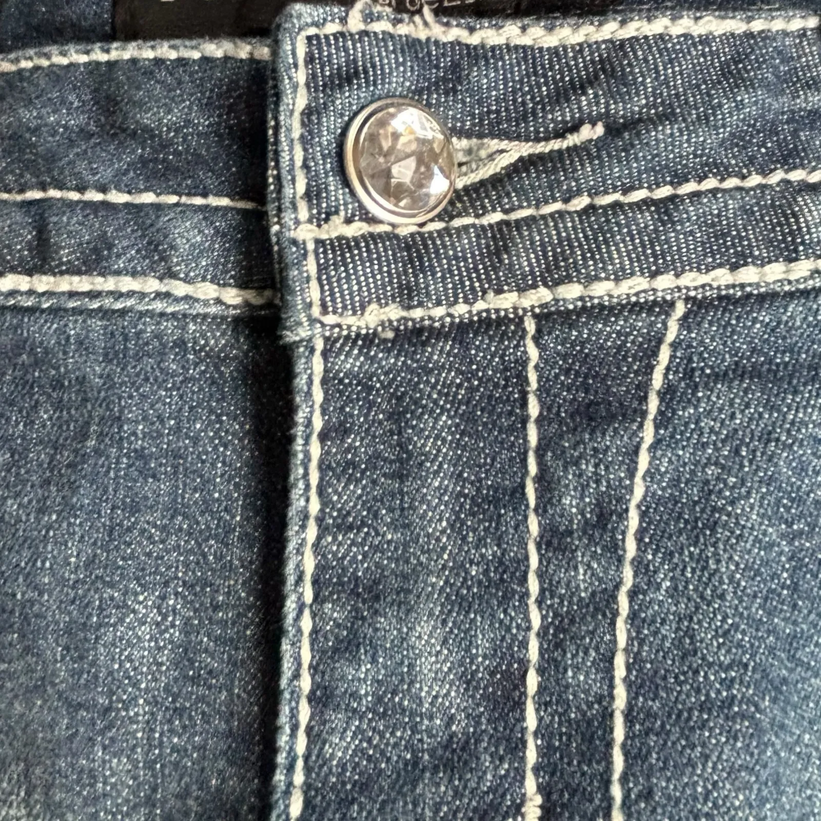 Y2K Rue 21 PREMIERE Medium Wash Bootcut Jeans Floral Bling Embroidery Low Rise Blue Size 31 - Image 8