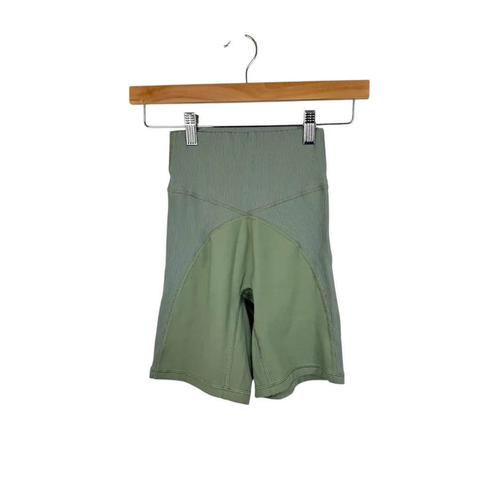 Aerie Offline Women’s Goals The 7’’ Bike Shorts in Olive Green Size S - Image 3