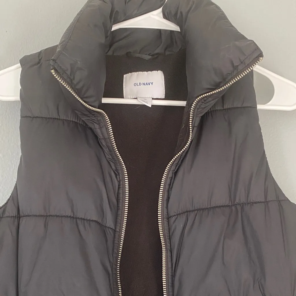 Old Navy Charcoal Puffer Vest - Image 4