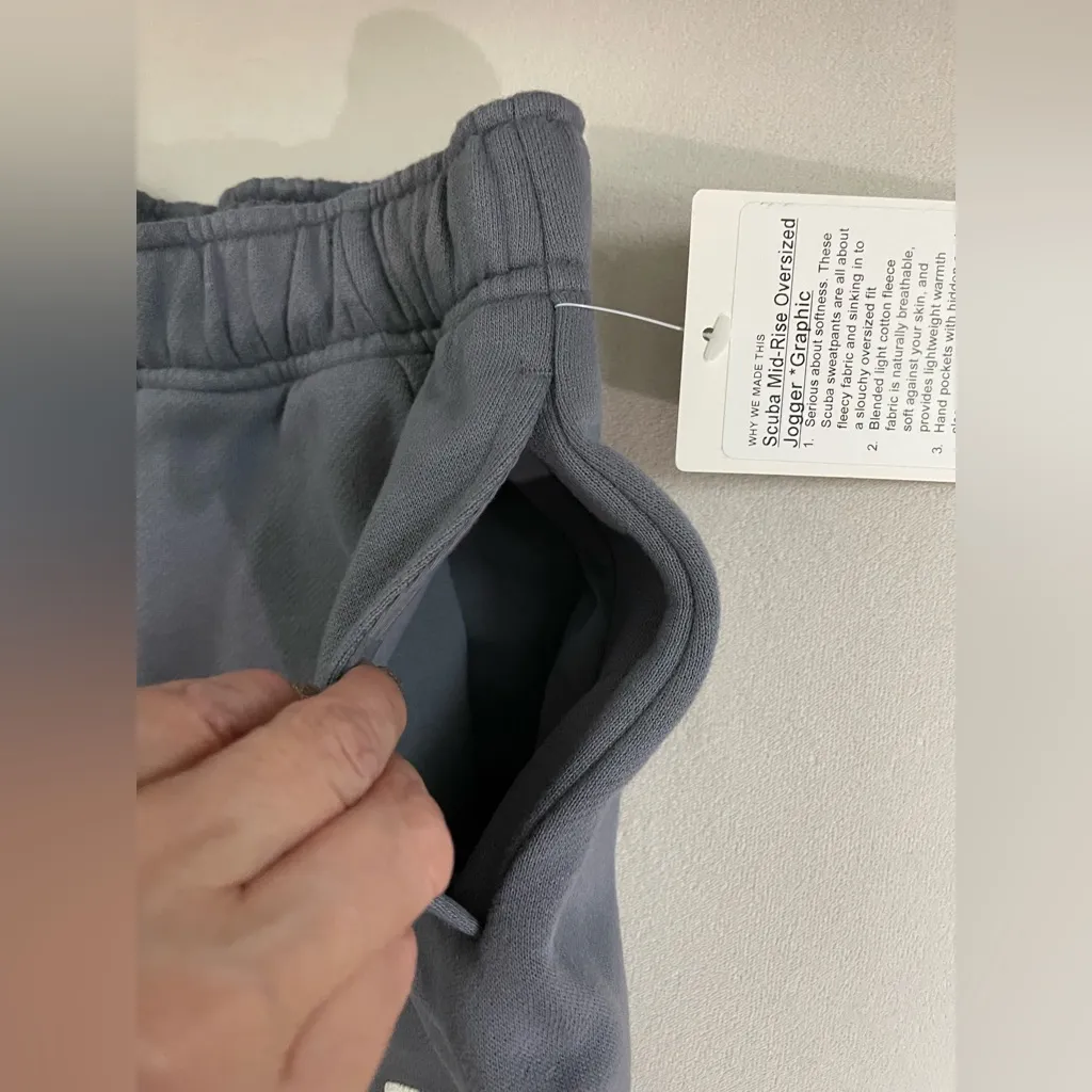 Lululemon NWT Scuba Mid Rise Oversized Fleece Joggers Graphic Solar Grey Size XS - Image 11