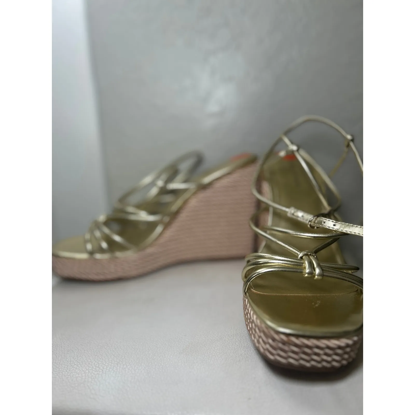 NWT Marc Fisher Espadrille Platform Wedge Sandals Gold Strappy Tie‎ Size 9.5 - Image 2