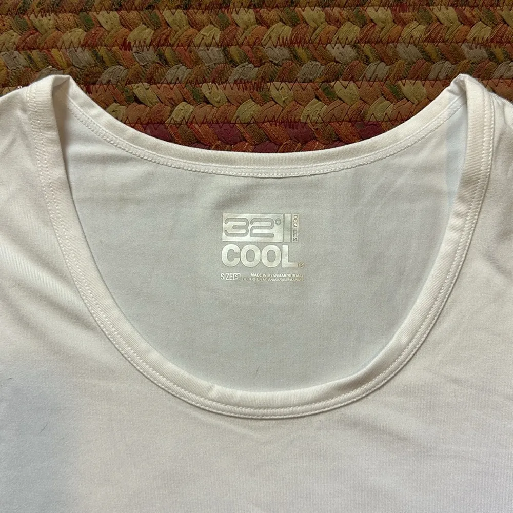 NWT 32 DEGREE COOL WOMENS WHITE BASIC TEE - Image 2