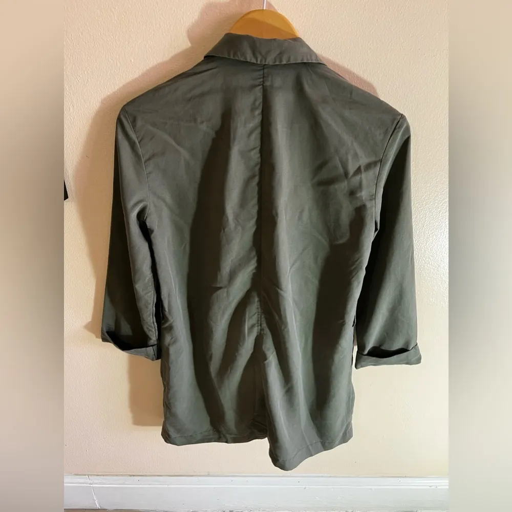 DIVIDED H&M Flamingo sequin apliqué one button open  shirt top Olive green‎  XS - Image 8