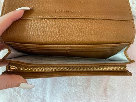 Michael Kors Leather Wallet - Image 4