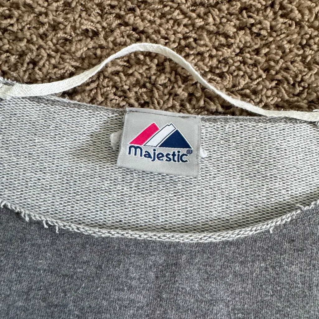 Majestic vintage look Gray M Brewers Sweatshirt small - Image 2