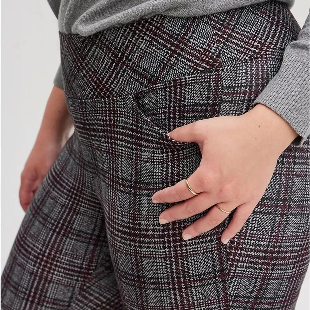 NWT Torrid Pocket Pixie Pant Grey Black Red Herringbone 4X - Image 3