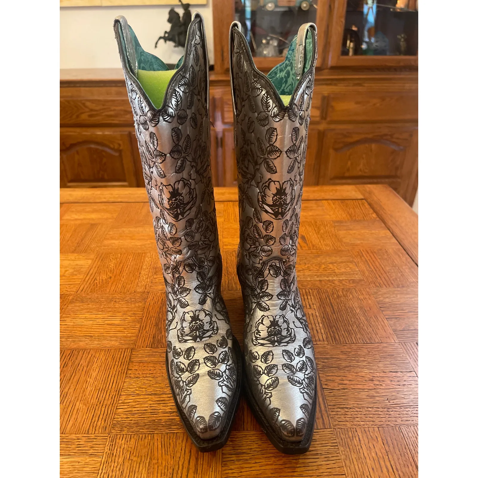 Corral silver and black rose print western boots size 11 - Image 3