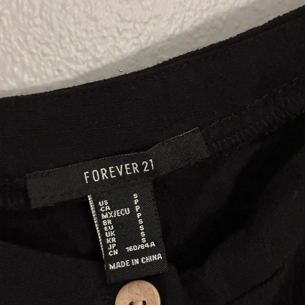 Forever 21 Women Black tie front button up‎ sleeveless cami crop top Small - Image 6