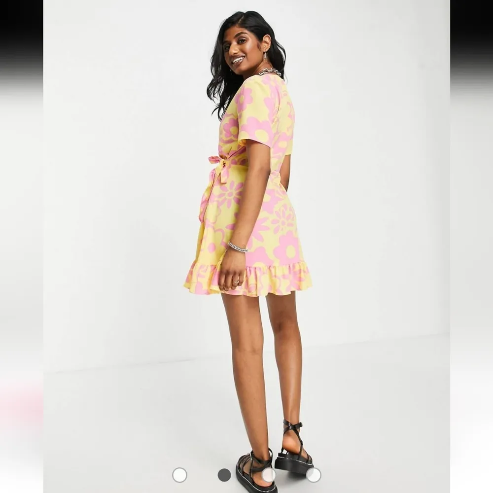 NWT  Only Exclusive wrap ruffle hem mini dress in 70s yellow floral Size S - Image 2