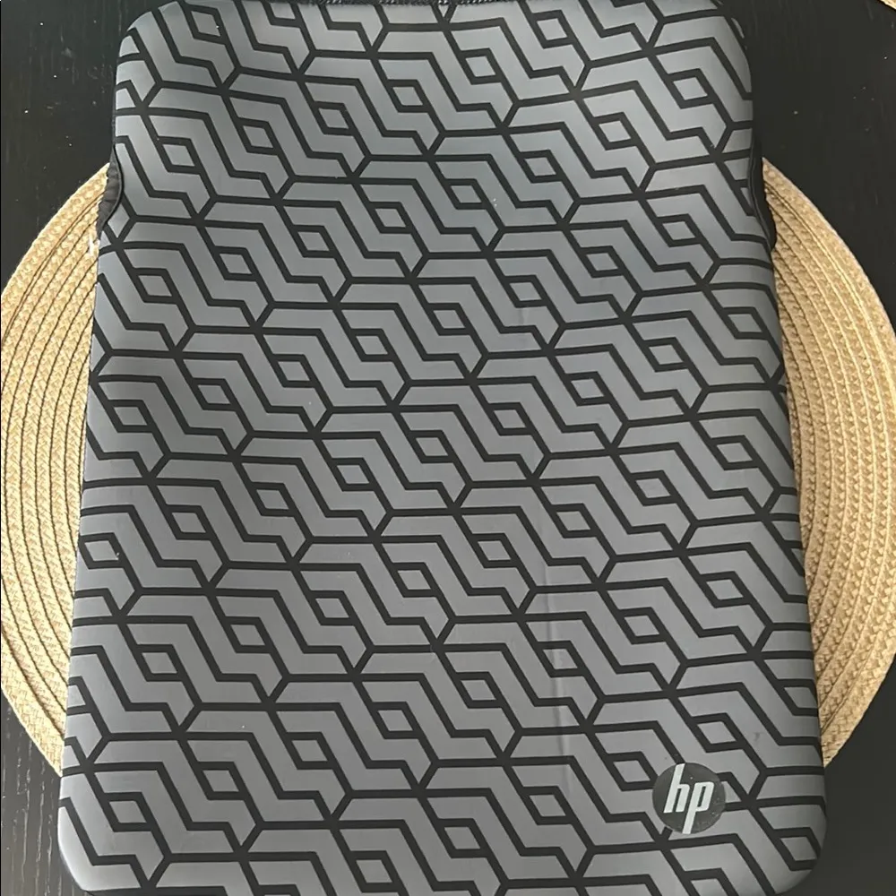 HP Black and Gray Patterned Laptop Sleeve - Image 2