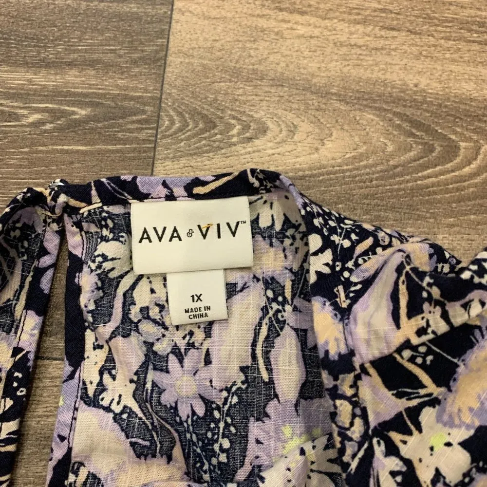 Ava Viv ladies top.  Size: 1X. - Image 2