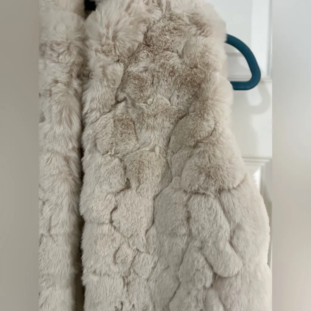 Rachel Zoe Ivory Faux Fur Vest Size M - Image 2