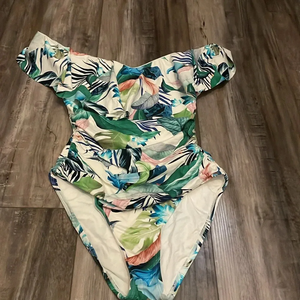 LA BLANCA IN THE MOMENT TROPICAL one piece swimsuit size 4 - Image 6