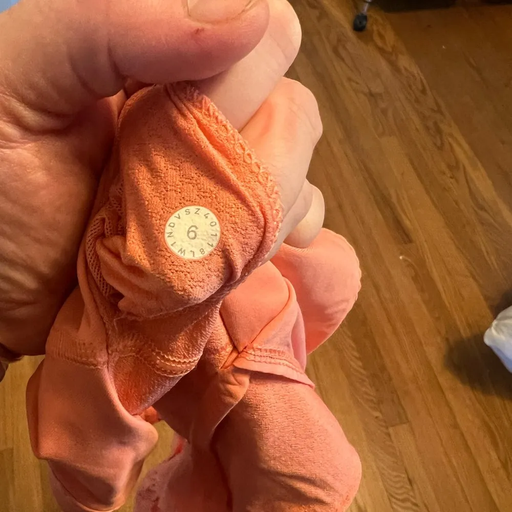 lululemon Women's Free Spirit Tank Top size 6 Light Coral - Image 6