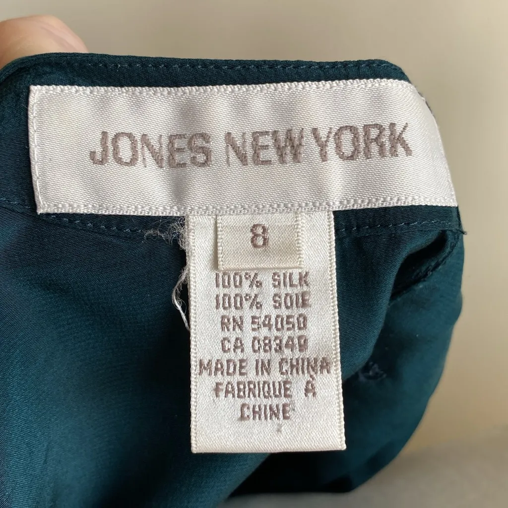 4/$20 VTG 100% Silk Jones New York Short Sleeve Blouse - Image 6