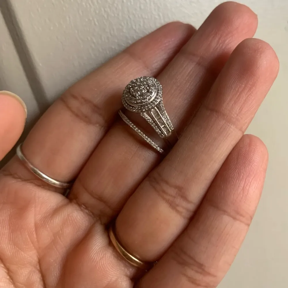 10k White Gold Diamond Ring Set - Image 6