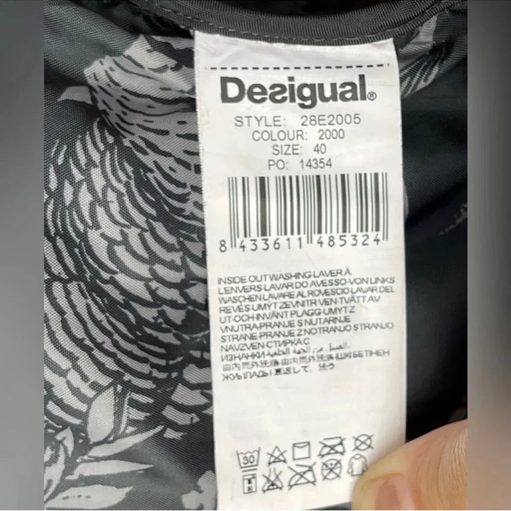 Desigual Medianoche Flocked Velvet NWT,
Puffer Jacket size small - Image 10