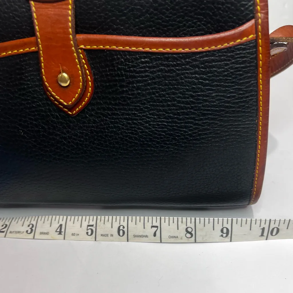 80’s Dooney & Bourke Essex Navy & British Tan med size handbag w/ long strap - Image 11