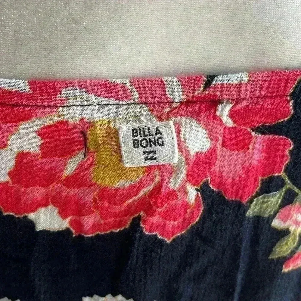 Billabong Light It Up Black On‎ Or Off The Shoulder Floral Cropped Top Size XS - Image 6