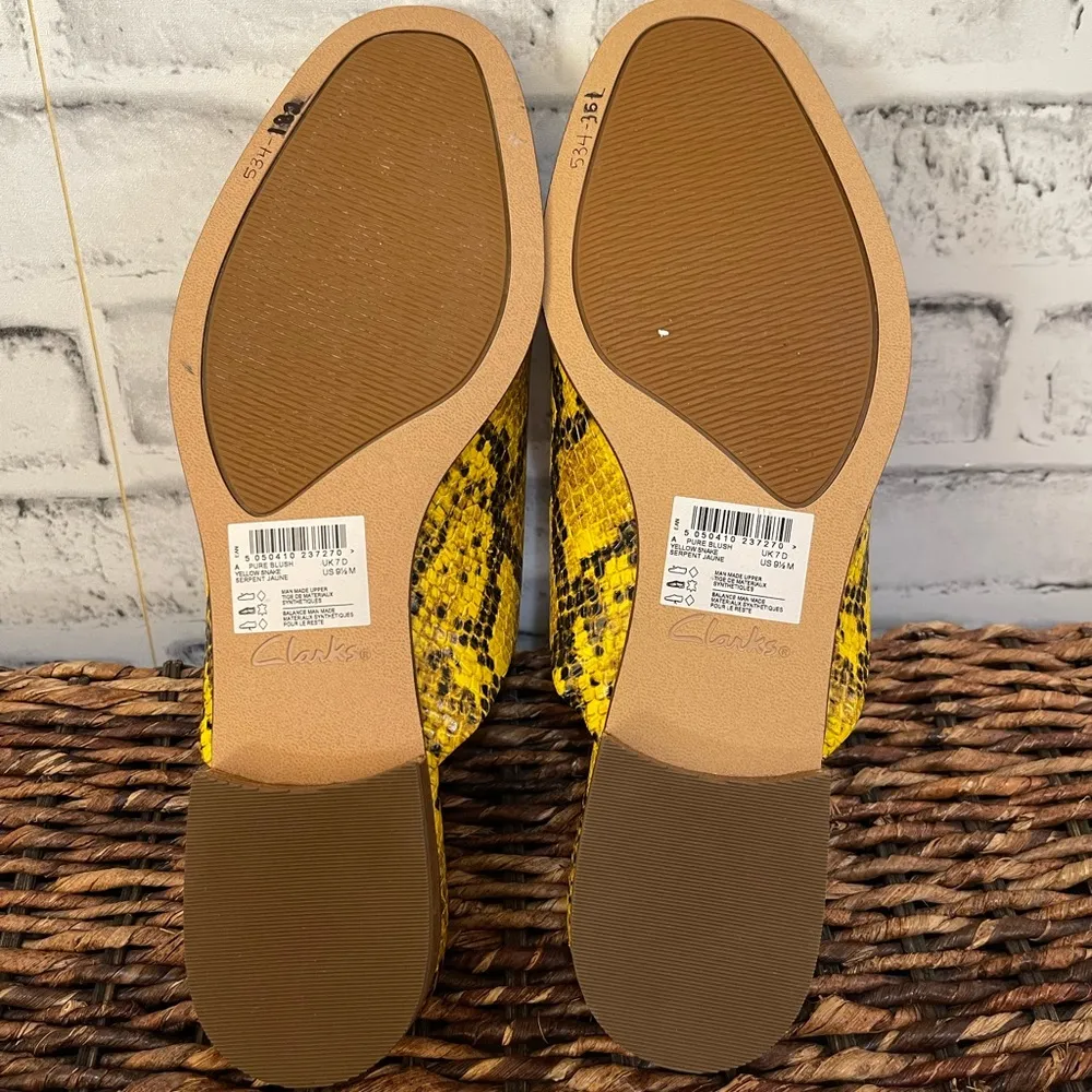 NWOT Women’s  yellow and black snakeskin patterned mule clogs 9.5 - Image 5