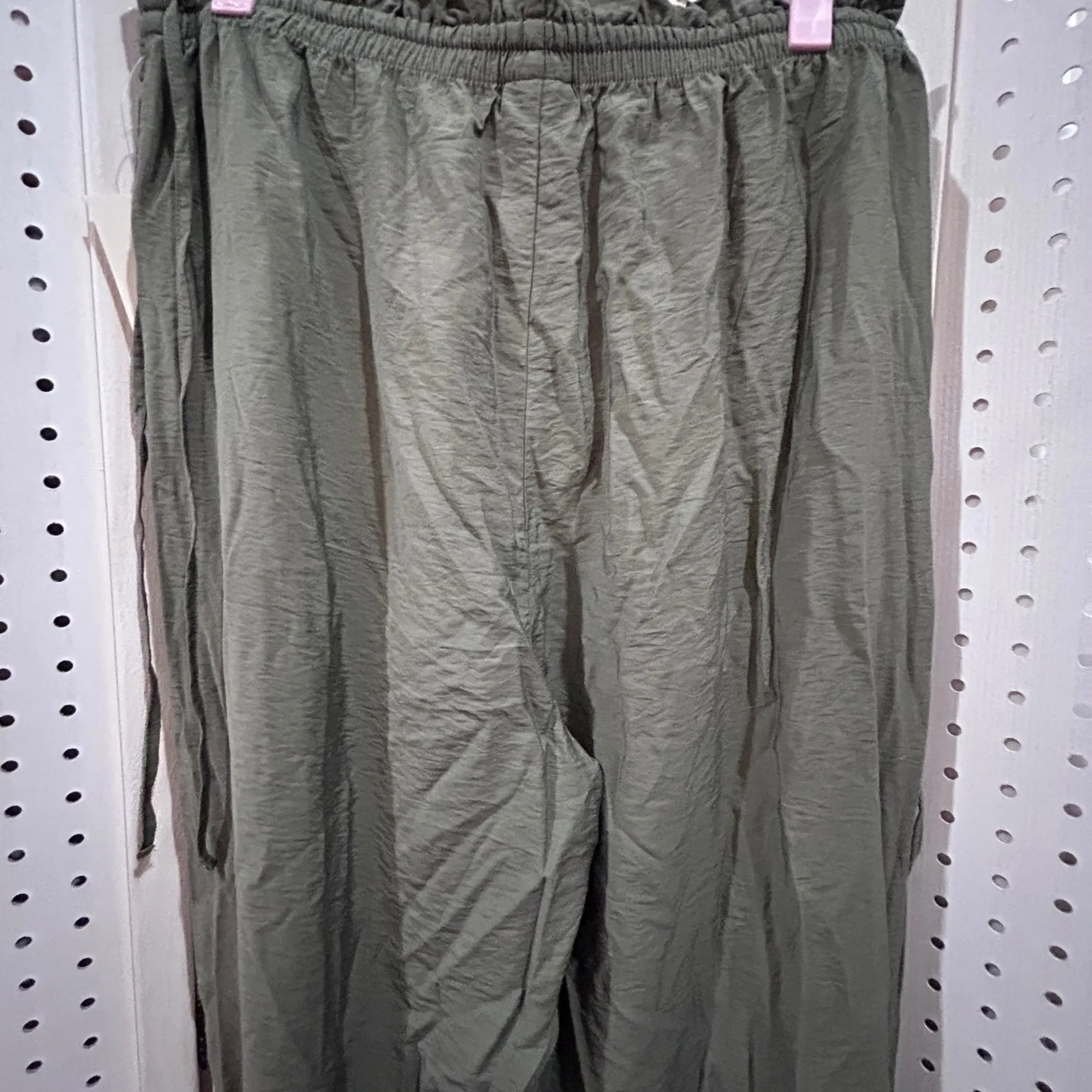 NWT Olive Sage Green Wide Leg Cropped Pants Smocked Waist Tie Detail Casual - Image 9