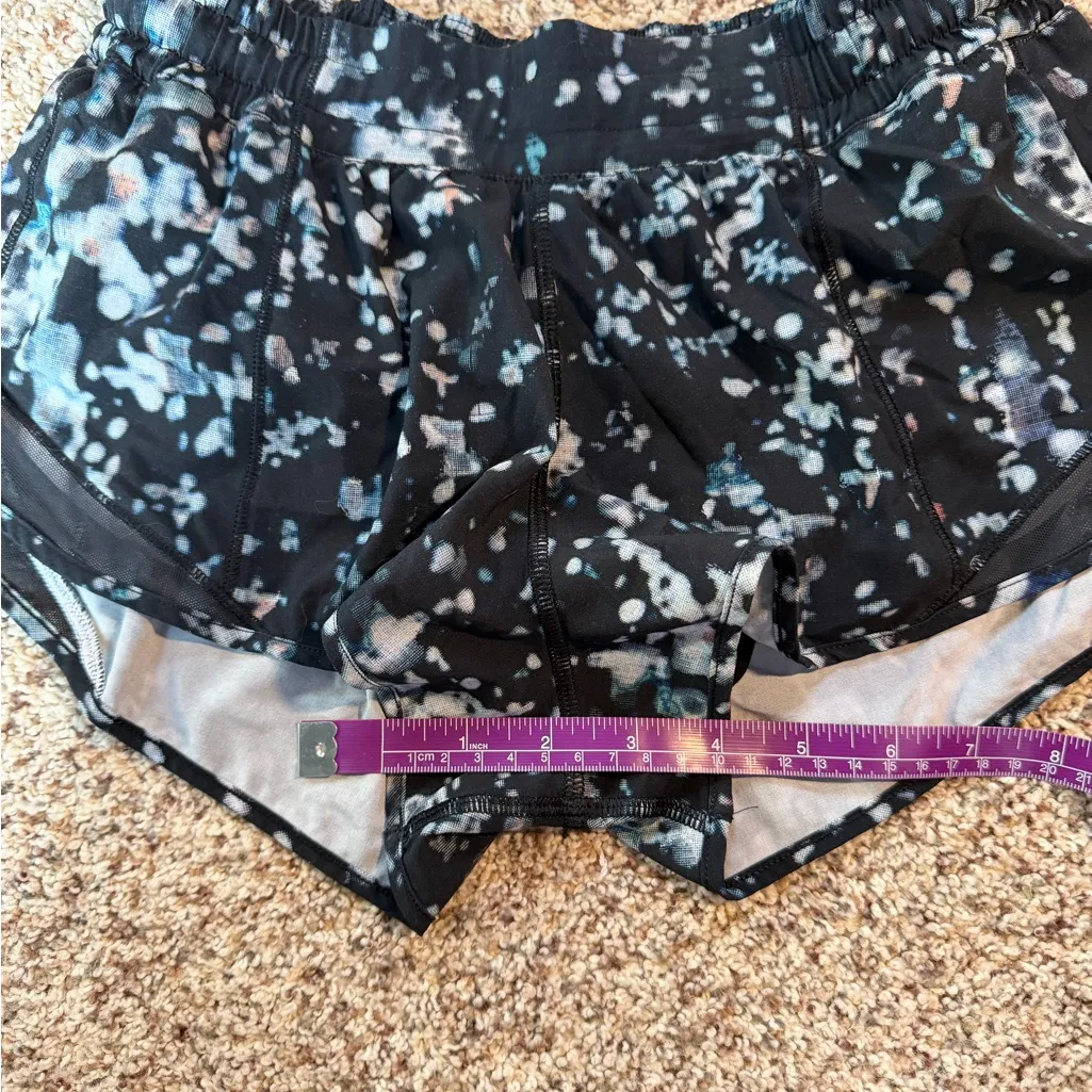 Lululemon Women's Black Patterned Shorts size 4 - Image 5