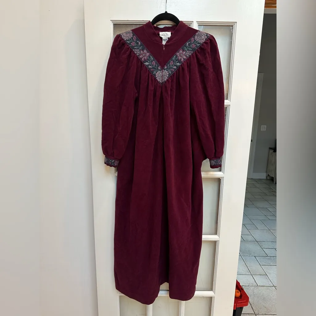 Vintage Vanity Fair Wine Red Floral Half Zip Nightgown Housecoat Robe Size S 70s - Image 11