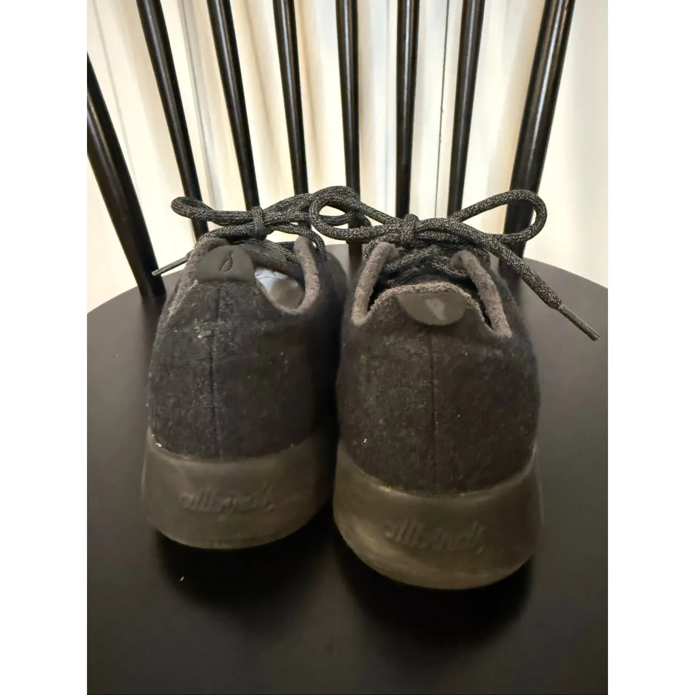 AllBirds black on black classic wool running sneaker size 9 - Image 8