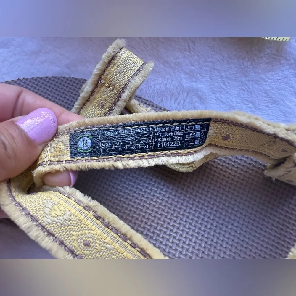 TEVA ORIGINAL UNIVERSAL MARESSA SANDALS WOMEN’s Size 7 Shoes light yellow - Image 13