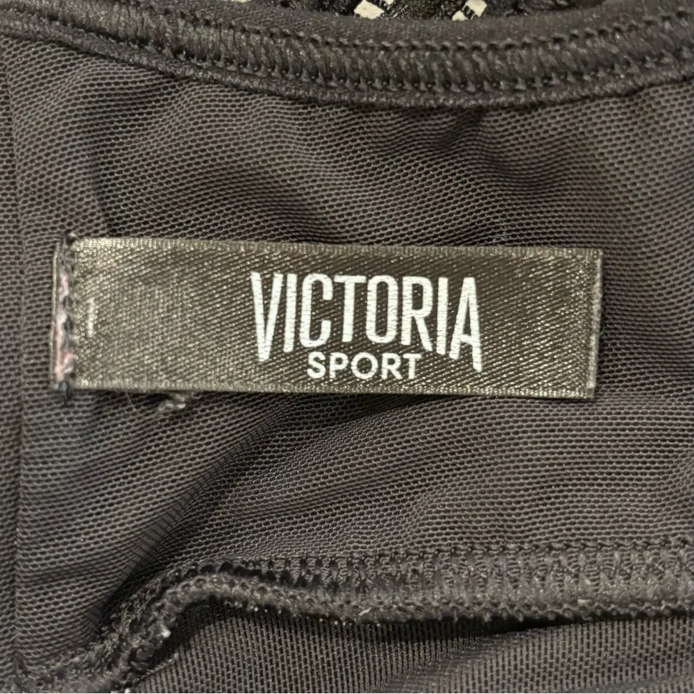 Women's Victoria's Secret Sport black Plunge Long Line sports bra size small - Image 7