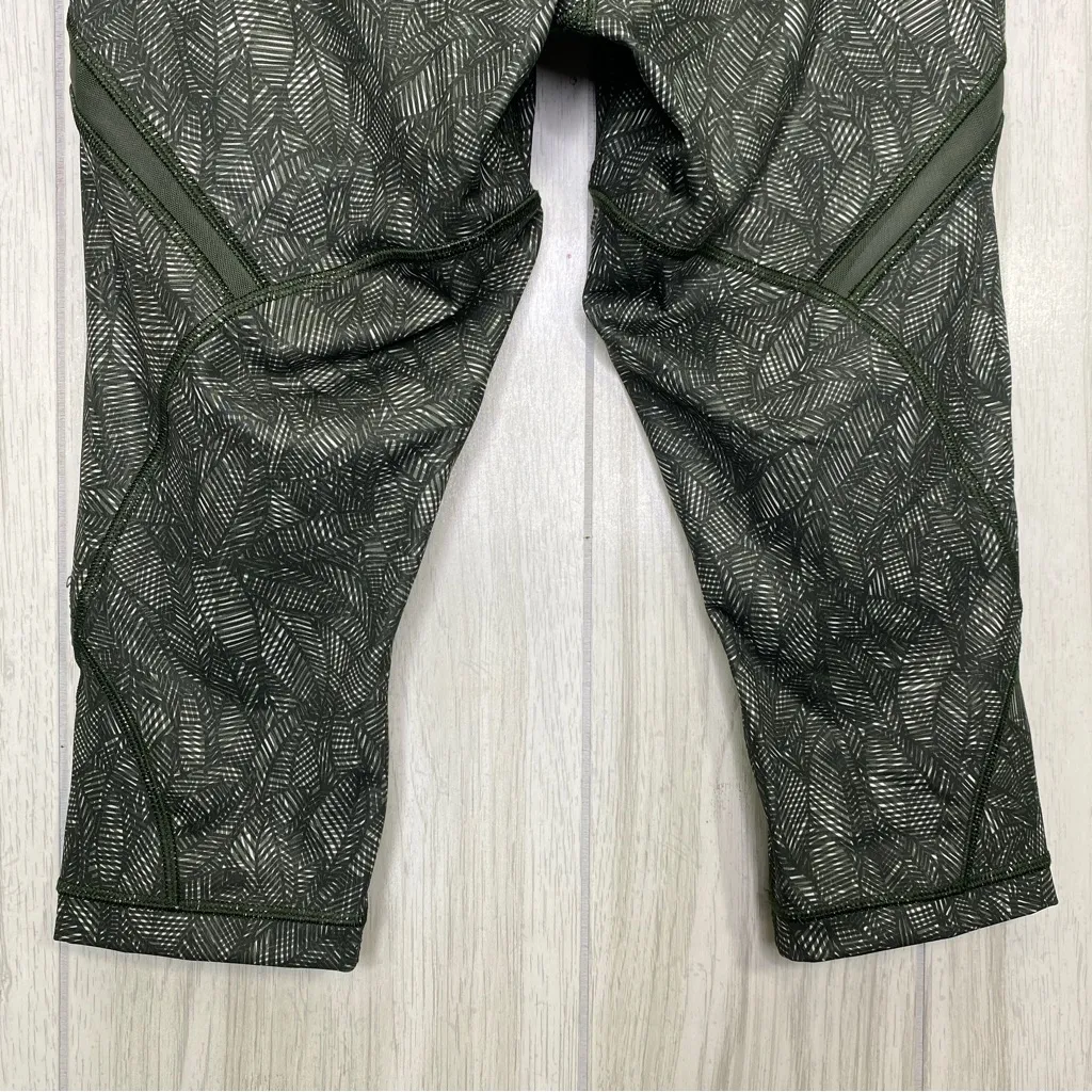 Lululemon Cool To Street Crop Jazzy White Gator Green size 8 W6F59S - Image 6