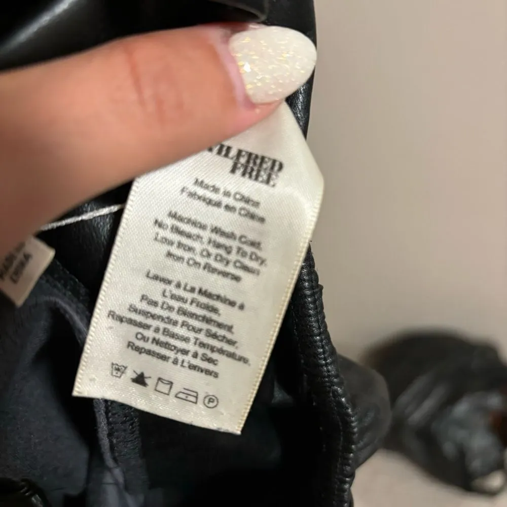 Aritzia Wilfred Free Daria Pant Black Vegan Leather Stretch Pant Legging Size XS - Image 4