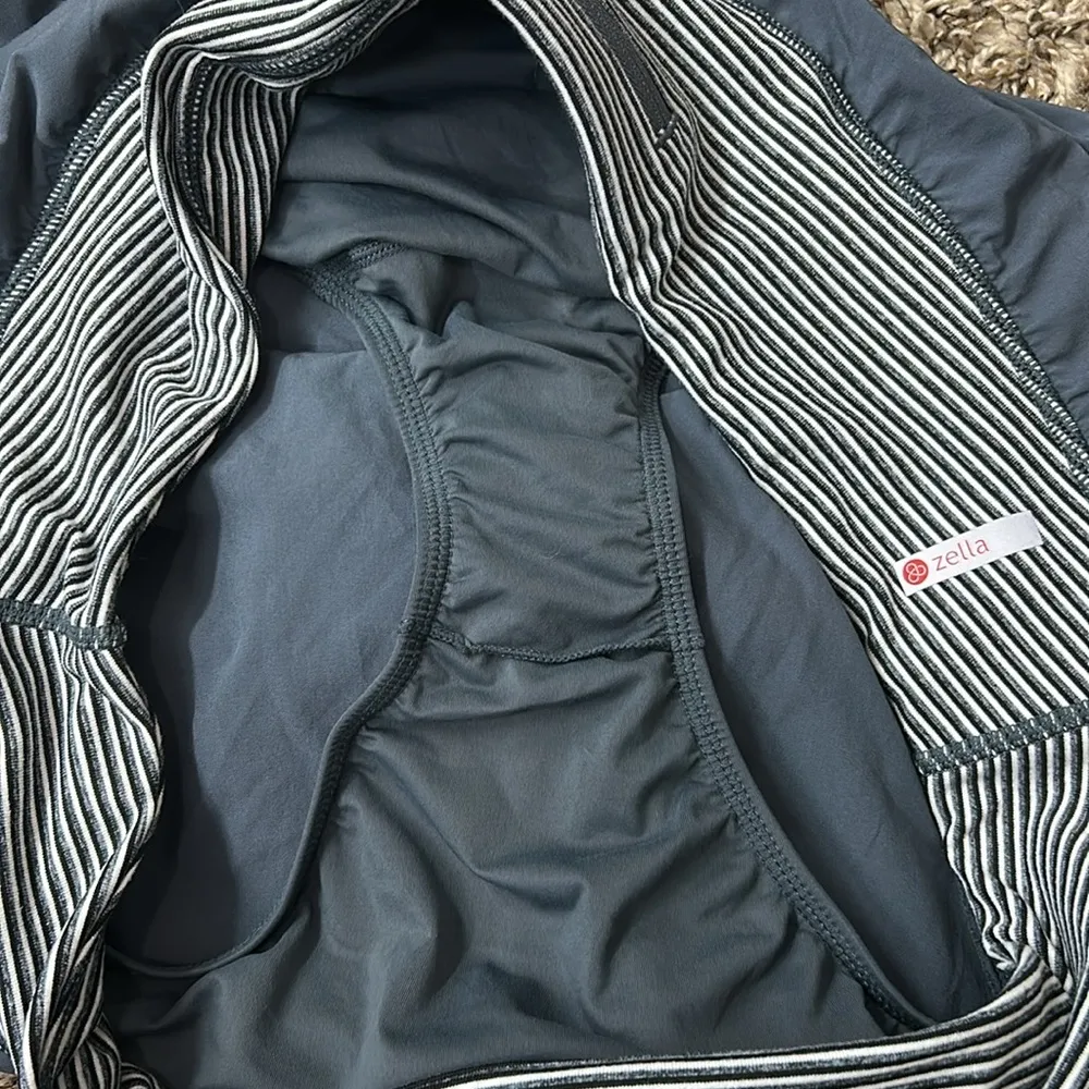 Zella Grey Workout Running Shorts Sz XL - Image 8