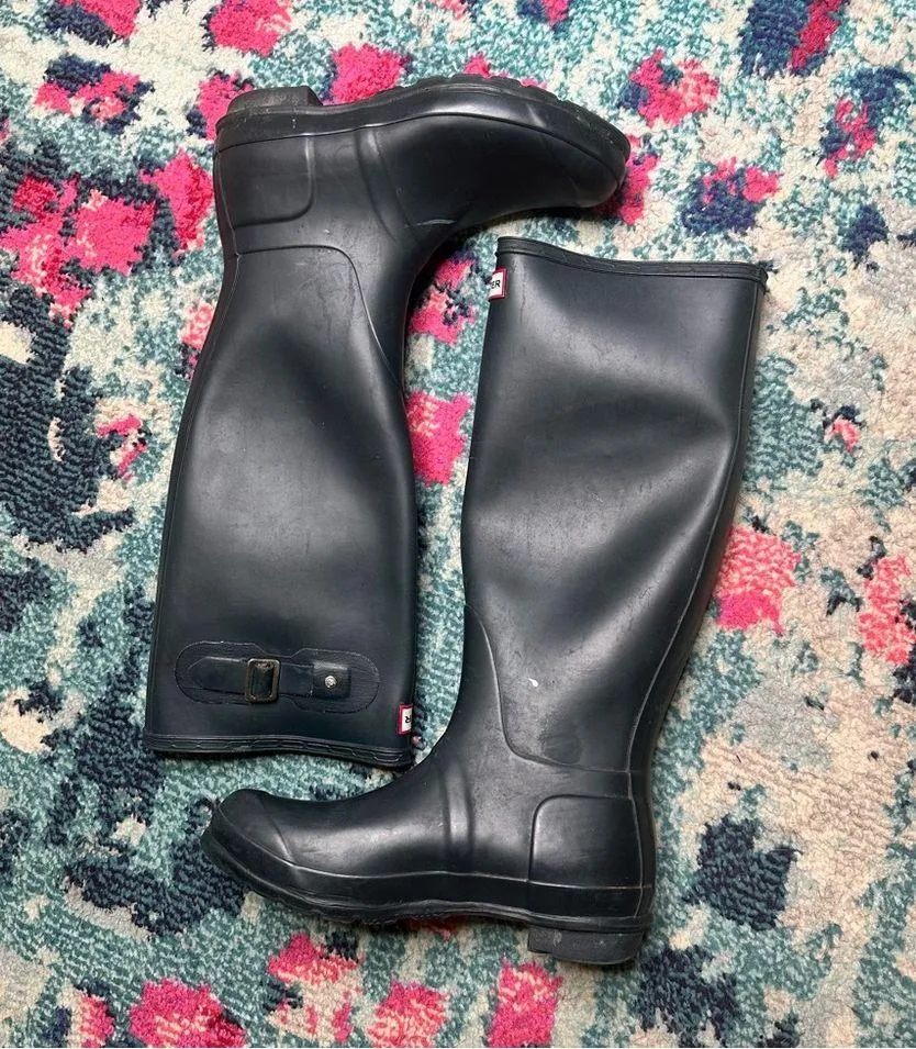 Hunter Women's Original Tall Rain Boots in Navy Blue - Image 3