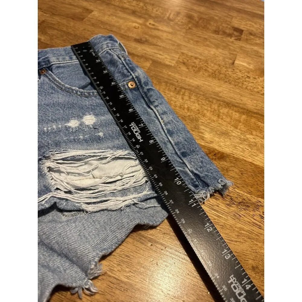 Levi 501 Light Wash Frayed Hem Distressed Cut-off Shorts Size 25 Boho Western - Image 4