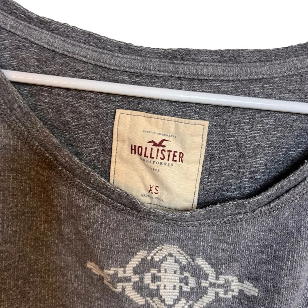 Hollister Gray Loose Knit High Low Sweater Womens XS Grey With White Design - Image 2