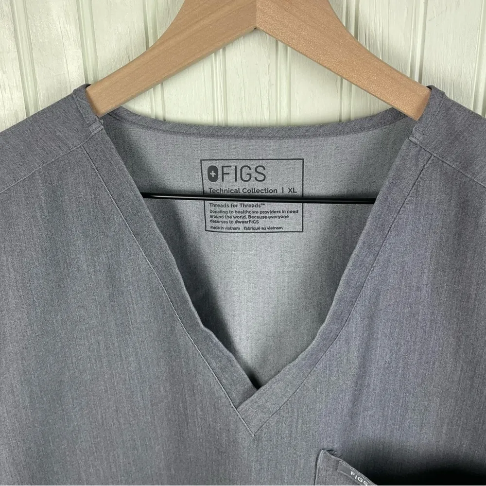 FIGS Women's Catarina One Pocket V-neck Scrub Top Graphite Grey Size XL Nursing - Image 4