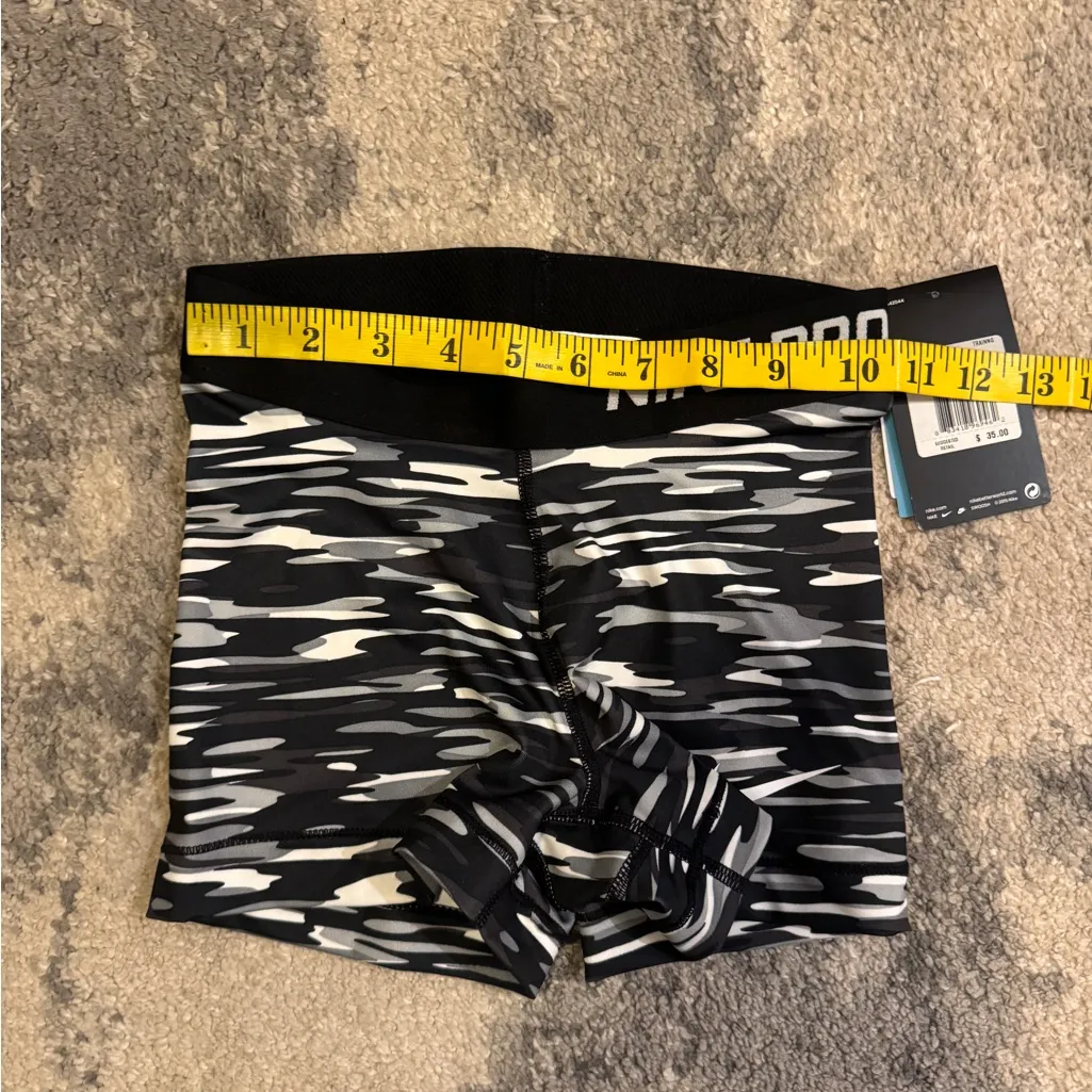 NWT Nike Pro Black and Gray Patterned Shorts - Image 2