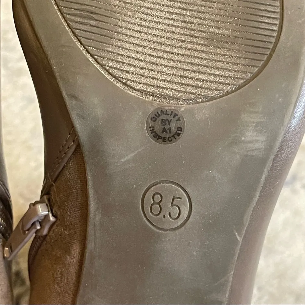 Worthington Taupe Faux Suede and Pleather Stiletto Booties Size 8.5 - Image 6