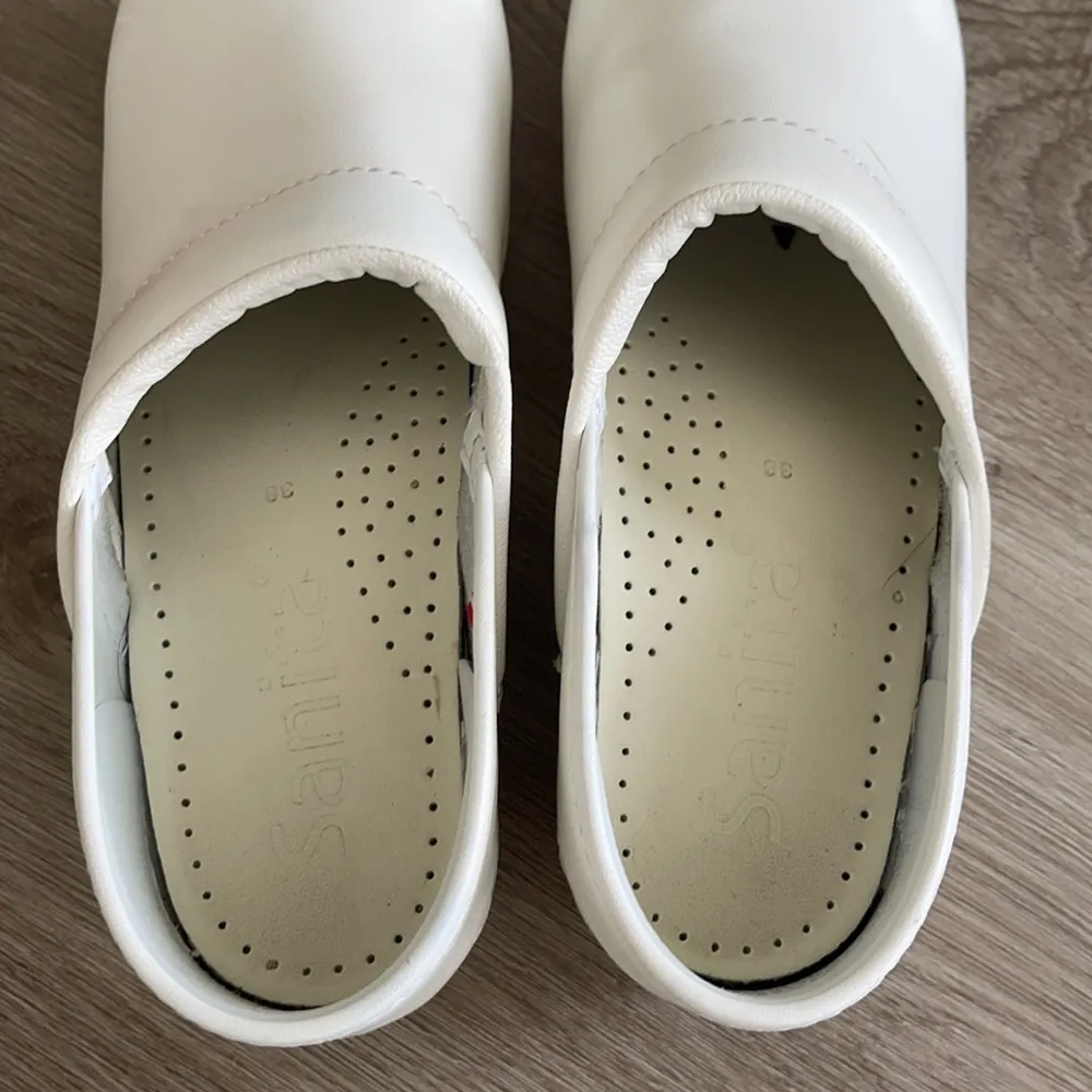 Sanita Clogs Size 7/7.5 White - Image 5