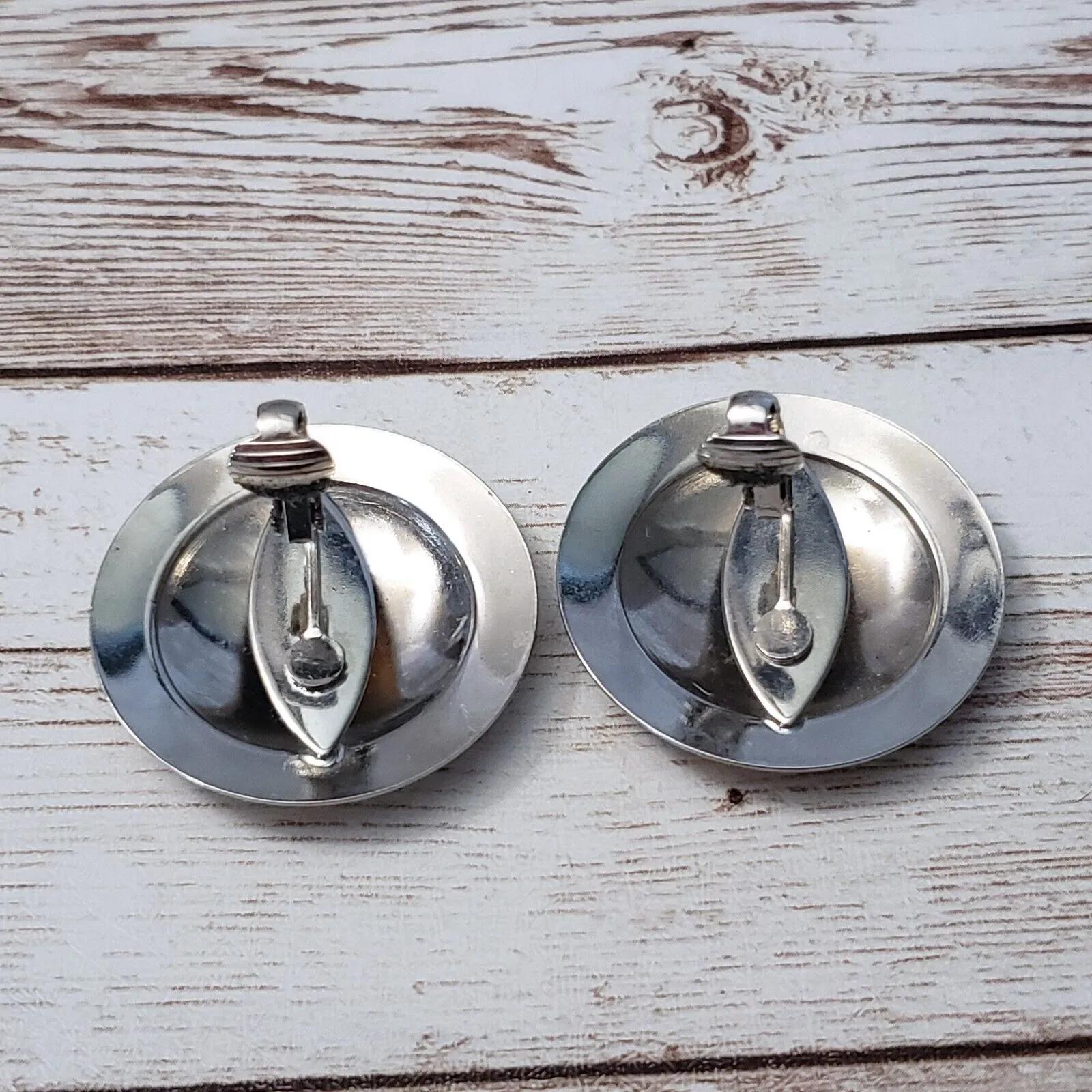 Vintage Clip On Earrings - Image 4