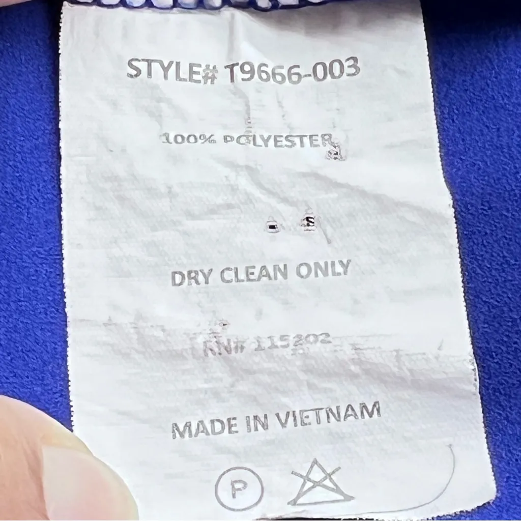 Lush Royal Blue V-Neck Tank Top - Image 10