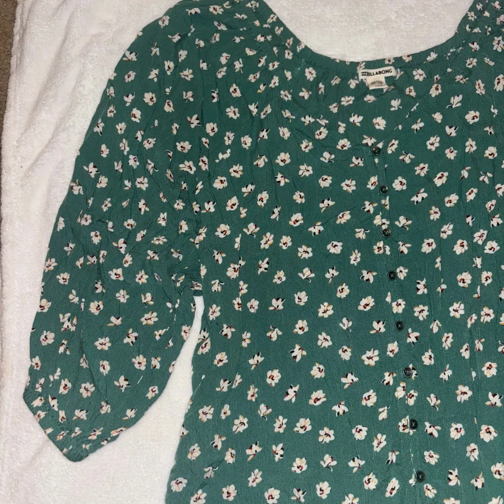 Billabong green vneck button blouse - Image 3